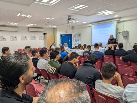 شرطة القدس تنهي برنامج "ميلا" "للشباب المعرضين للخطر" في منطقة عين نقوبا